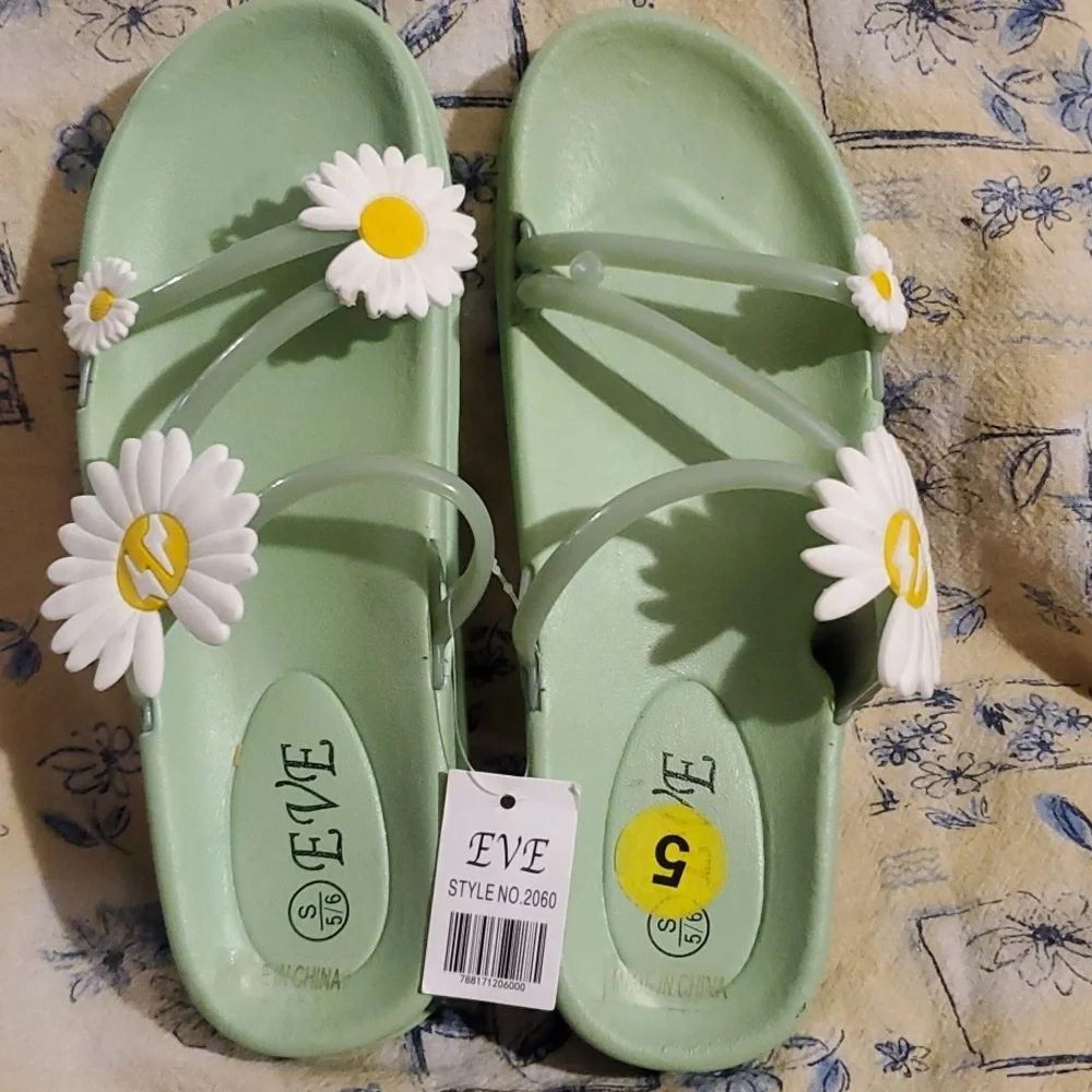 BNWT:  Green Rubber Sandals - Picture 2 of 6